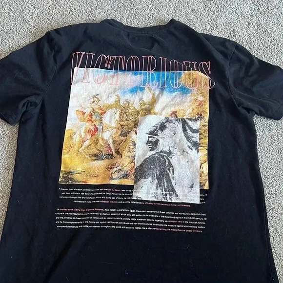 (19)Urban black tshirt - Picture 2 of 3